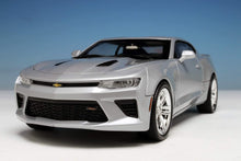 Load image into Gallery viewer, AMT AMT982 1:25 Scale 2016 Chevy Camaro SS Model Kit
